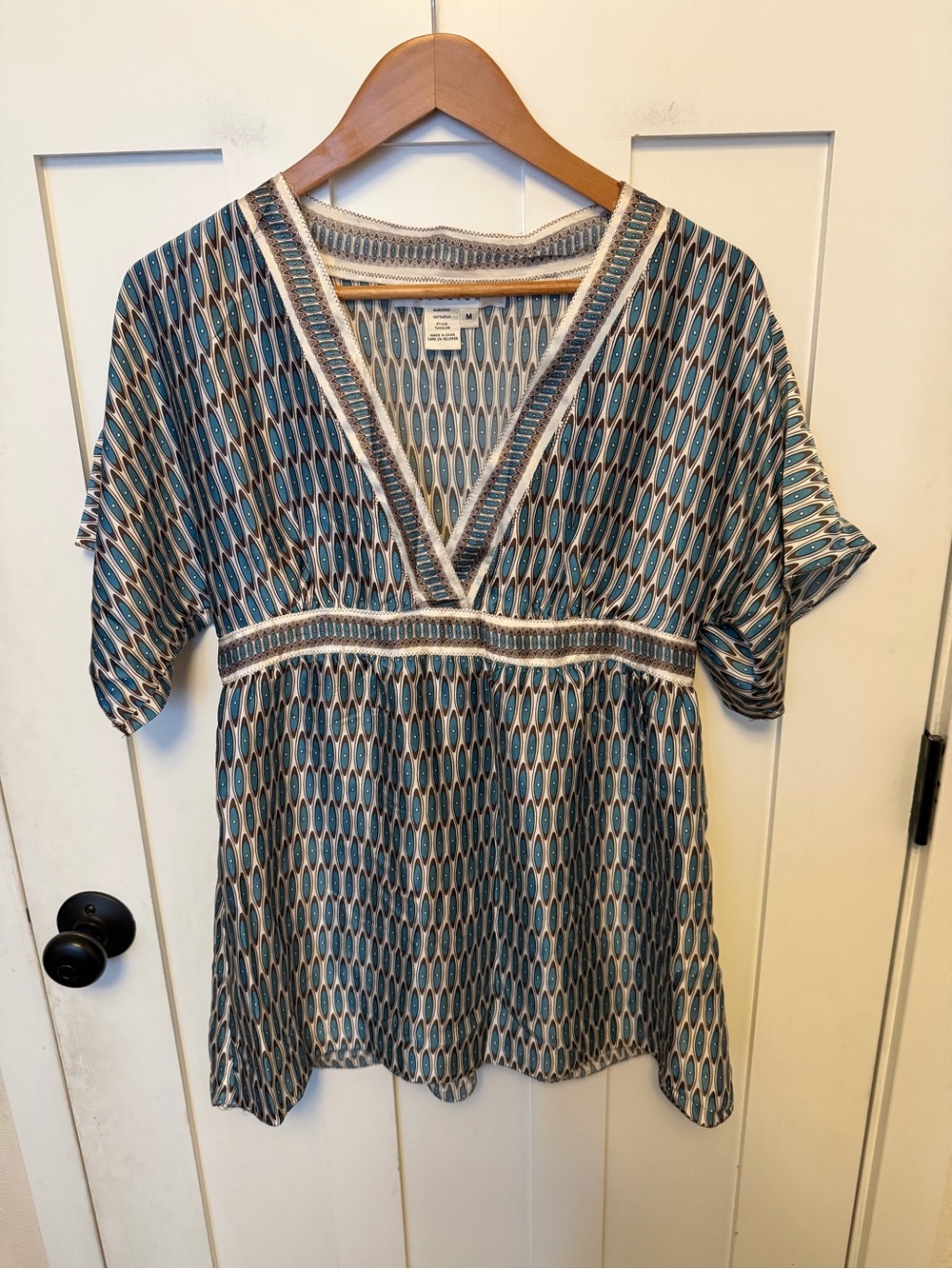 Studio M 100% Silk Short Sleeve Blouse Empire Waist V-Neck Size M Geometric